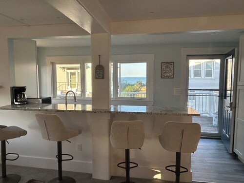 Private Rye Beach getaway with 3 bedrooms across two units, ideal for couples or families. Enjoy private beach access, ocean views, fast Wi-Fi, and walk to Petey’s Famous Seafood—steps from the sand and coastal dining.