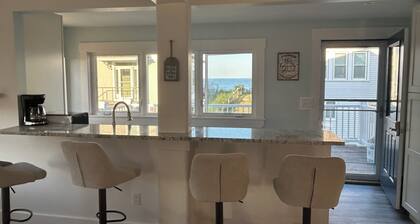 Private Rye Beach getaway with 3 bedrooms across two units, ideal for couples or families. Enjoy private beach access, ocean views, fast Wi-Fi, and walk to Petey’s Famous Seafood—steps from the sand and coastal dining.