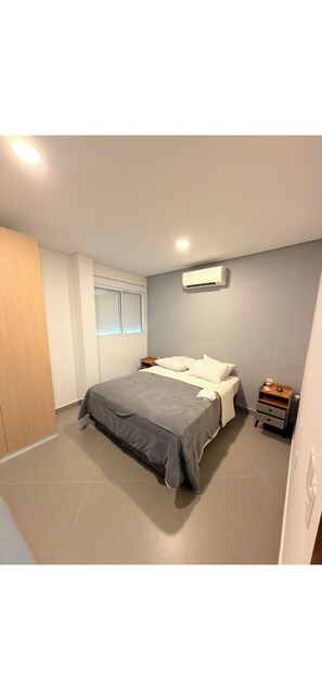 Strykjärn/strykbräda, internet och sängkläder