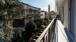 A residential area with multi-story buildings, balconies, and a tower in the background. - Lovely apartment for 6 people with WIFI and balcony (Riva Ligure)