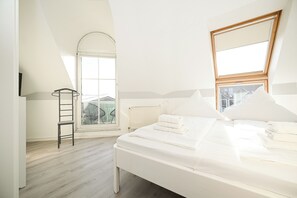 Iron/ironing board, travel cot, free WiFi - Coastal dream: Cozy maisonette apartment with use of swimming pool (Büsum)