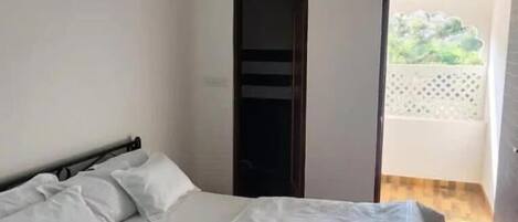 Deluxe Double Room, Balcony, Mountain View