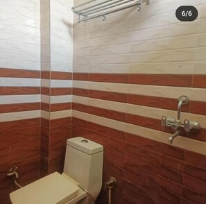 Amenidades de baño gratuitas, toallas, jabón, shampoo 