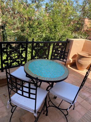 Outdoor dining - Balqis' haven of peace (Marrakech)