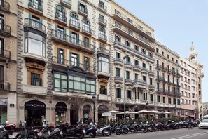 Villa | Exterior - Belvilla by OYO Catalunya Palace Apartment (Barcelona)