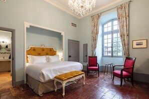 14 bedrooms, iron/ironing board, WiFi - Château de Collias - 14 rooms - 3 Shows -Swimming pool - Park - Uzès-Pont du Gard (Collias)