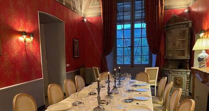 Collias Castle • 14 bedrooms • Swimming Pool •Park
