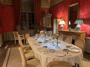 Dining - Le Château de Collias - 14 rooms - Swimming pool - Park - Uzès / Pont du Gard (Collias)