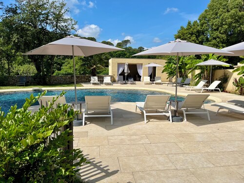 Château de Collias - 14 rooms - 3 Shows -Swimming pool - Park - Uzès-Pont du Gard