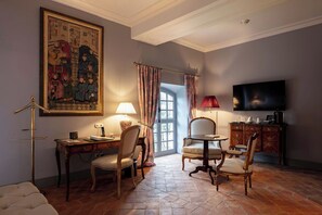 Interior - Château de Collias - 14 rooms - 3 Shows -Swimming pool - Park - Uzès-Pont du Gard (Collias)