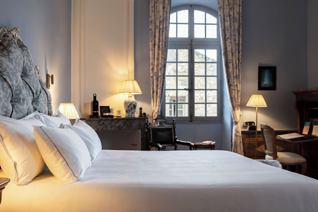 14 bedrooms, iron/ironing board, WiFi
