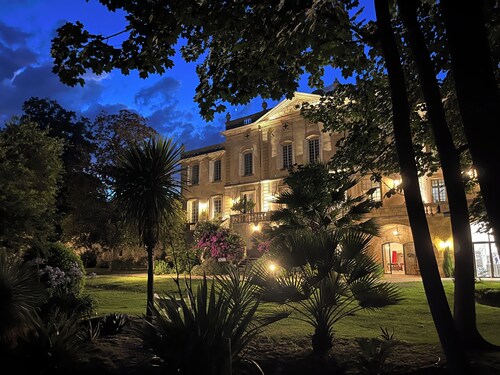 Château de Collias - 14 rooms - 3 Shows -Swimming pool - Park - Uzès-Pont du Gard