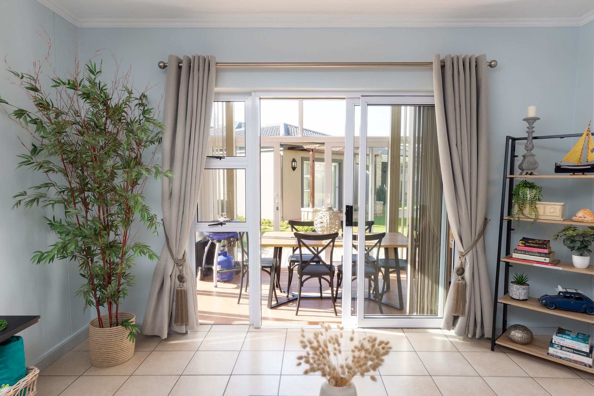 Family Apartment, 2 Bedrooms, Patio, Garden View | Living area