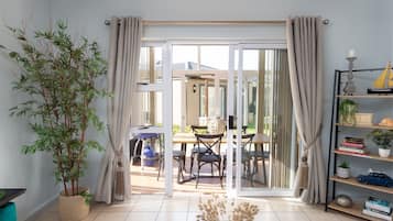 Family Apartment, 2 Bedrooms, Patio, Garden View | Living area