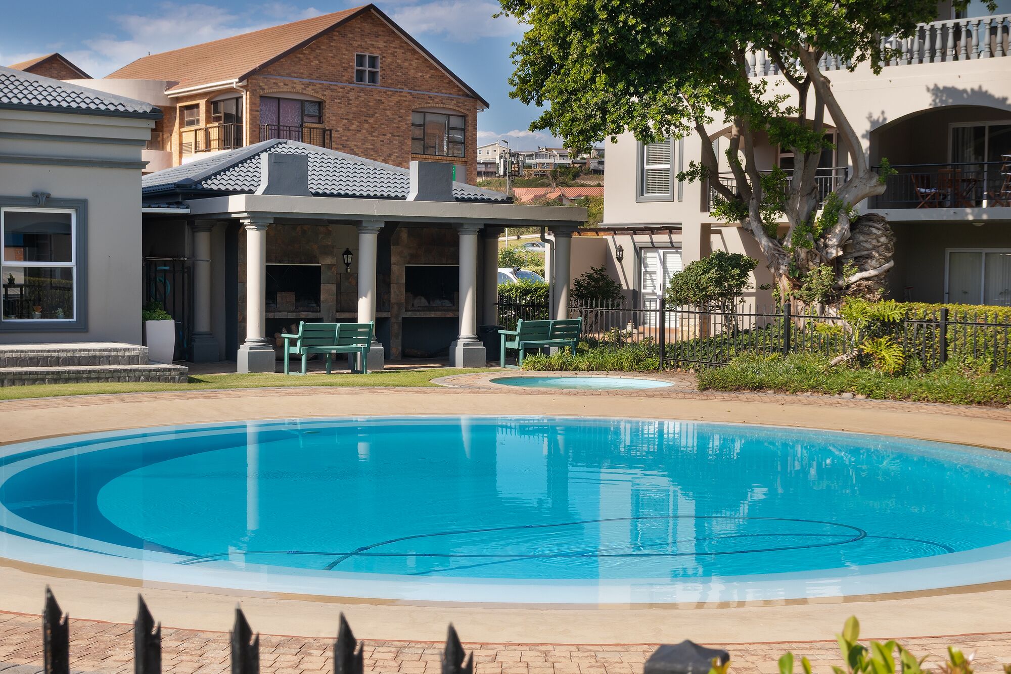 6 من حمّامات السباحة الخارجية