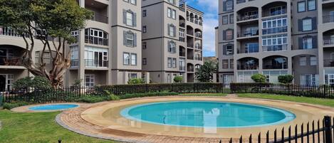 6 개의 야외 수영장