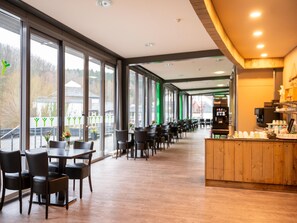 Apartment | Dining - Hambachtal Forest Hideaway Boutique Resort (Oberhambach)
