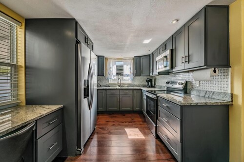 2-bedroom house in beautiful St. Petersburg with cool AC breeze