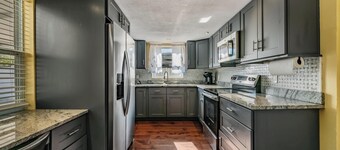 2-bedroom house in beautiful St. Petersburg with cool AC breeze