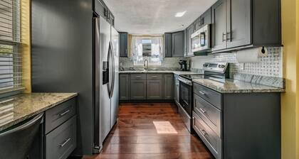 2-bedroom house in beautiful St. Petersburg with cool AC breeze