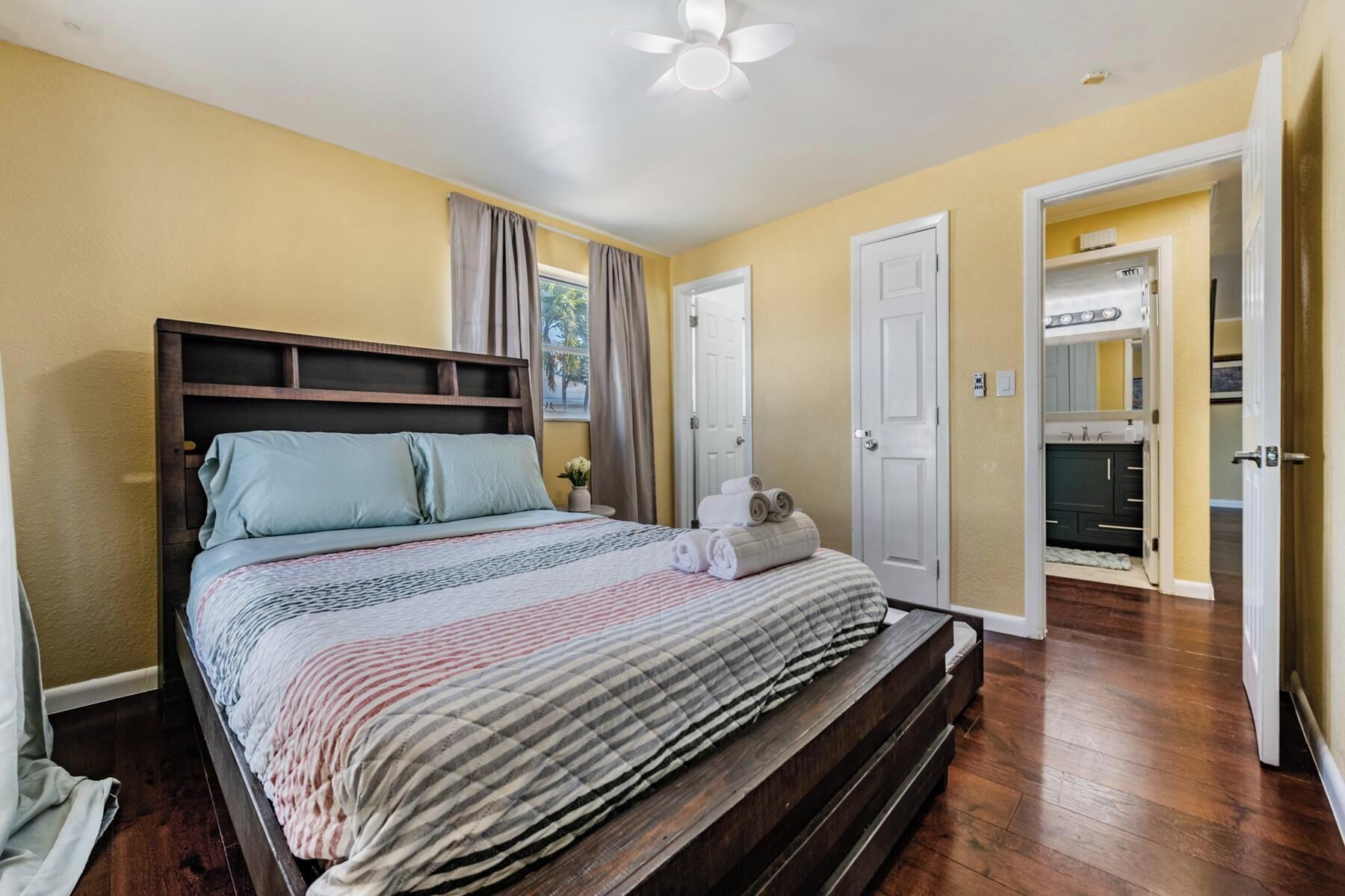 Ferros/tábuas de passar roupa, Wi-Fi, roupa de cama