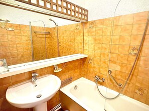 Bathroom - Apartment for up to 8 people with Wi-Fi and exceptional sea view (Roquebrune-Cap-Martin)