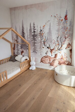 Schreibtisch, Bügeleisen/Bügelbrett, Reisekinderbett, kostenloses WLAN