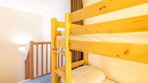 Apartment | 2 bedrooms - Mountain Home With Heated Pool & Hot Tub (Les Deserts)