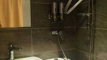 Hårføner, håndklær, såpe og toalettpapir