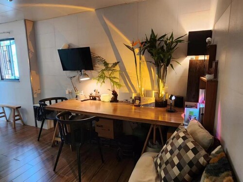 Spacious 4-bedroom apartment with AC in fantastic Kowloon