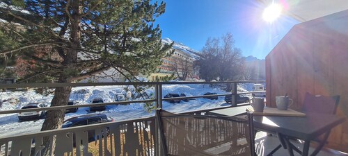 Mountain Home, Balcony & Ski Access