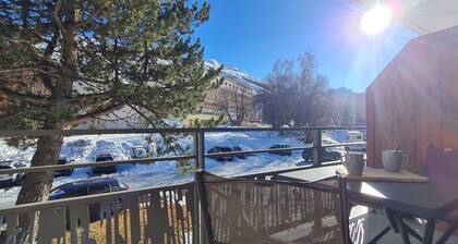 Mountain Home, Balcony & Ski Access