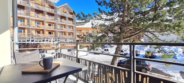 View from property - Mountain Home, Balcony & Ski Access (Les Deux Alpes)