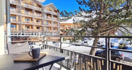 Mountain Home, Balcony & Ski Access