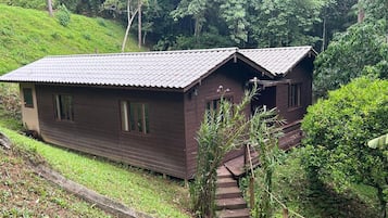 Classic-mökki, näköala laguunille | Ulkopuoli