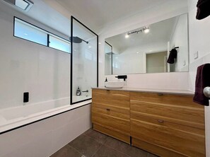 Shower, hair dryer, towels, soap - Windaala Haven - Hidden Hunter Valley Escape (Bellbird Heights)