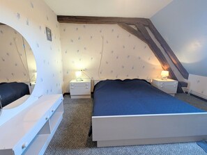 4 bedrooms - Countryside home near Châteauroux, family-friendly (Arthon)