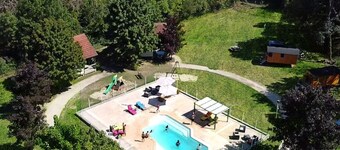 Cozy Chalet Sleeps 6 with Terrace