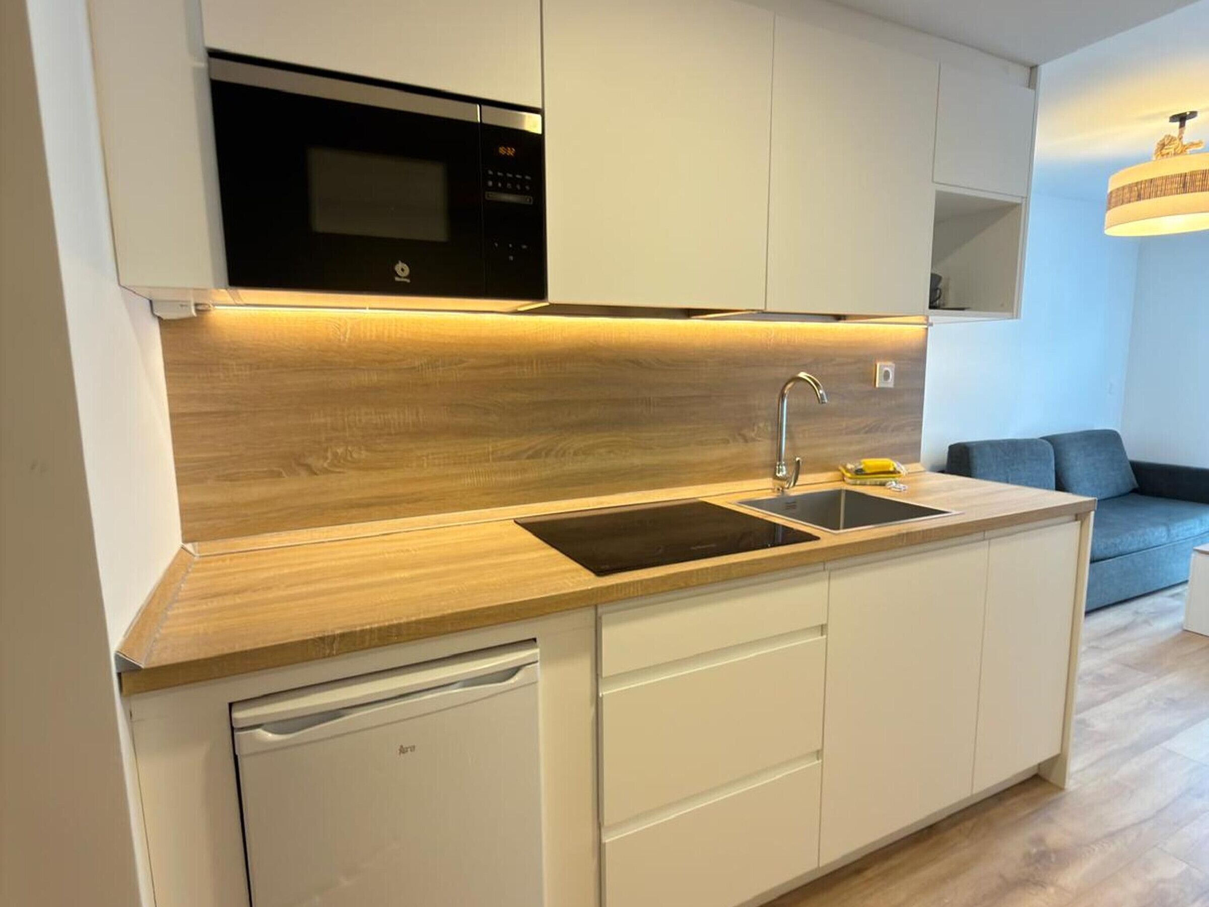 Fridge, microwave, stovetop, coffee/tea maker