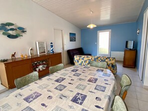 Interior - Quiet House, 3 Bedrooms, Sleeps 6 - Pets Welcome! (Bretignolles-sur-Mer)