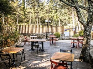 Outdoor dining - 3-Bedroom Mobile Home with Terrace - Sleeps 6 (Sartène)