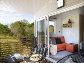 A modern outdoor seating area with a table, chairs, and a sofa. - Charming Mobile Home - Terrace in Grimaud (Grimaud)