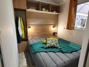 2 bedrooms, free WiFi - Mobile Home with Terrace for 4 People (Arvert)