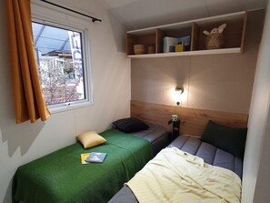 2 bedrooms, free WiFi - Mobile Home with Terrace for 4 People (Arvert)