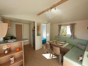 Dining - Comfort Mobile Home for 6 in Chazelles-sur-Lyon (Chazelles-sur-Lyon)