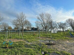Children's area - Cosy mobile home with terrace for 4 (Arvert)