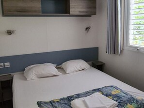 2 bedrooms, free WiFi - Mobile home for 4 with terrace (Espira-de-Conflent)