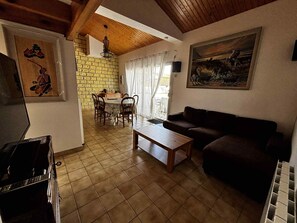 TV - Quiet house in La Terrière, near beach and shops (La Tranche-sur-Mer)