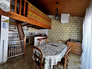 Dining - Quiet house in La Terrière, near beach and shops (La Tranche-sur-Mer)