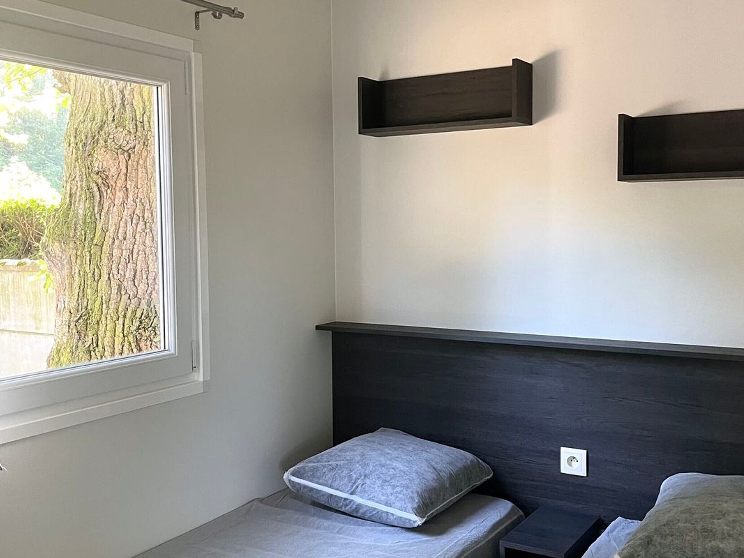 3 bedrooms, bed sheets